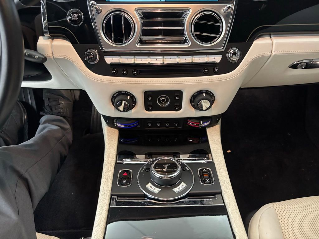 Used 2016 Rolls-Royce Wraith RWD image 38