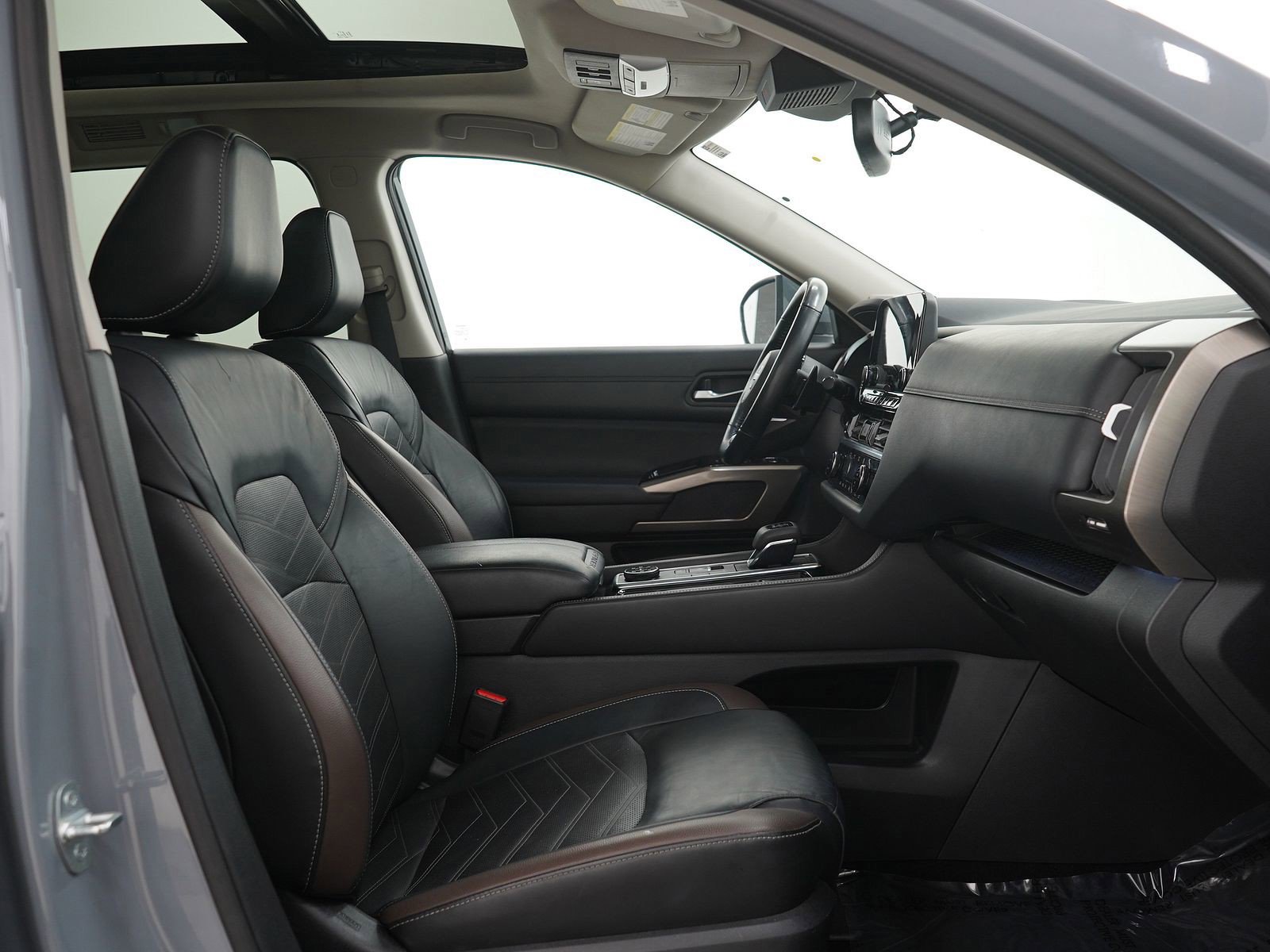 Used 2022 Nissan Pathfinder Platinum image 13