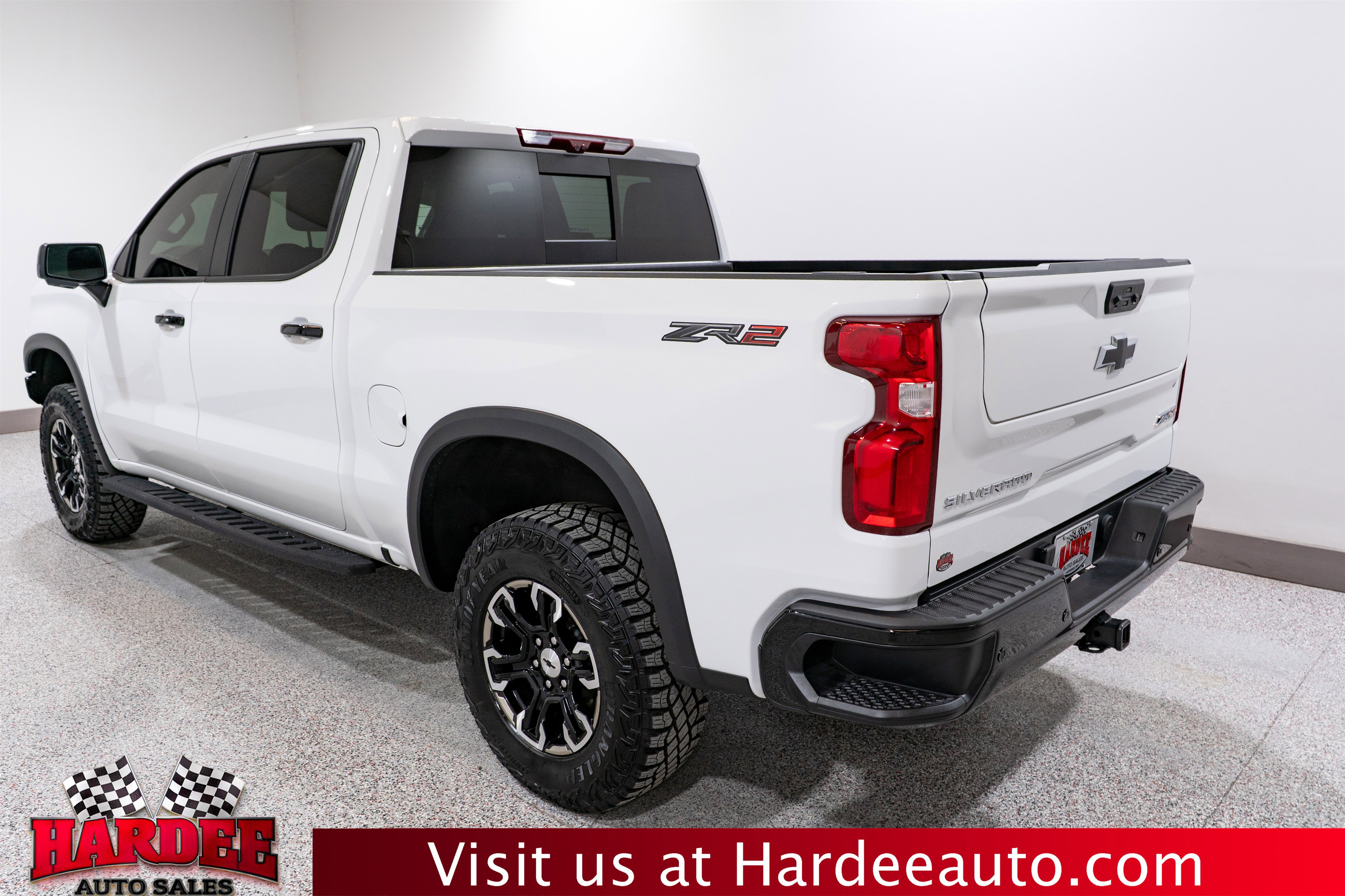 Used 2025 Chevrolet Silverado 1500 ZR2 w/ Technology Package AWD/4WD image 3