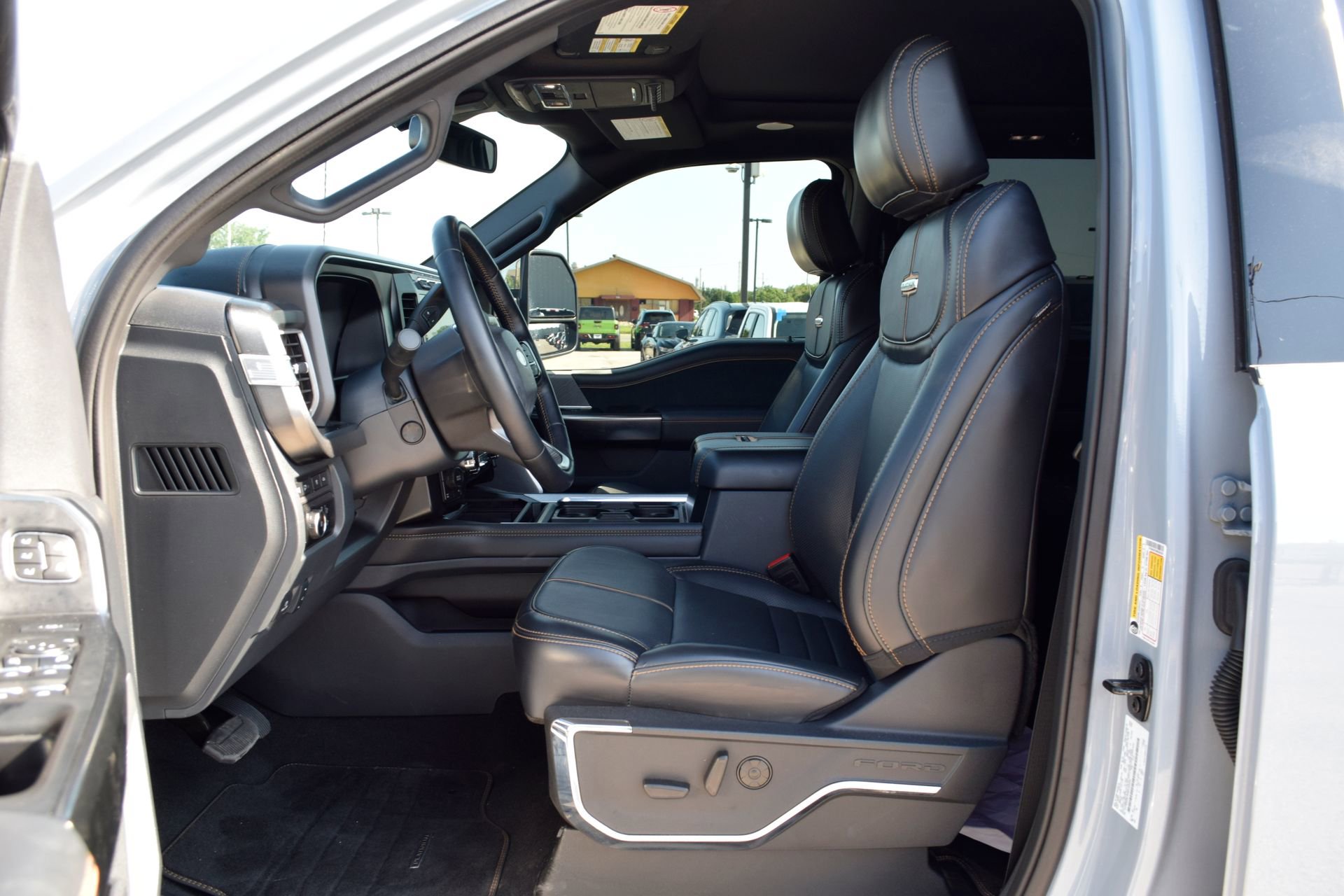 Used 2024 Ford F250 Platinum w/ FX4 Off-Road Package AWD/4WD image 17