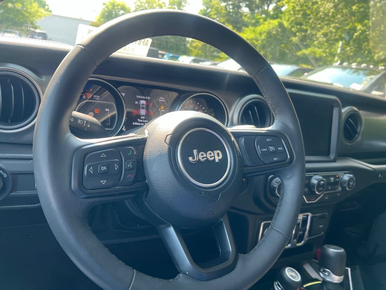 Used 2023 Jeep Gladiator Sport AWD/4WD image 27