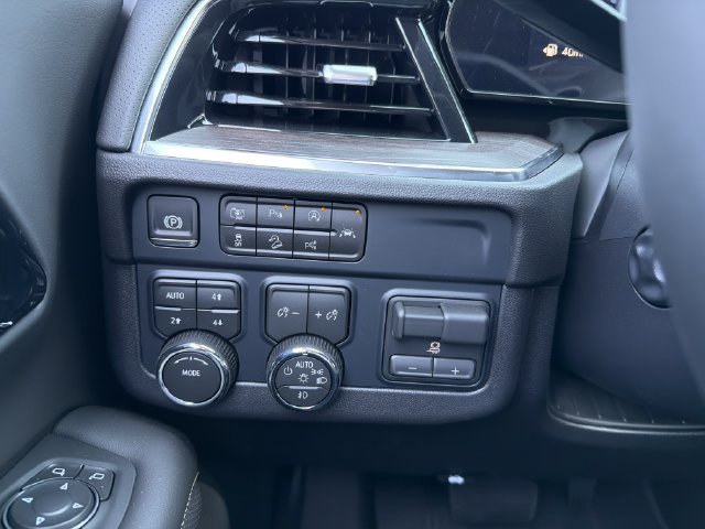 New 2026 Chevrolet Tahoe Premier w/ Sun And Tow Package AWD/4WD image 16