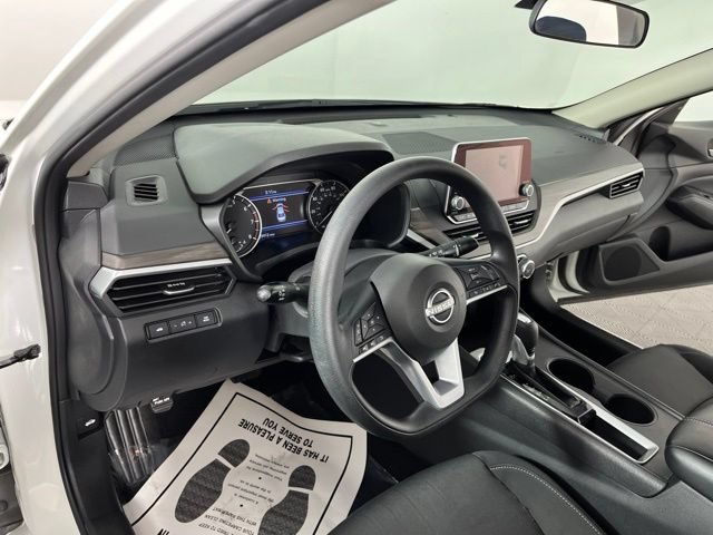 Used 2025 Nissan Altima 2.5 SV FWD image 21