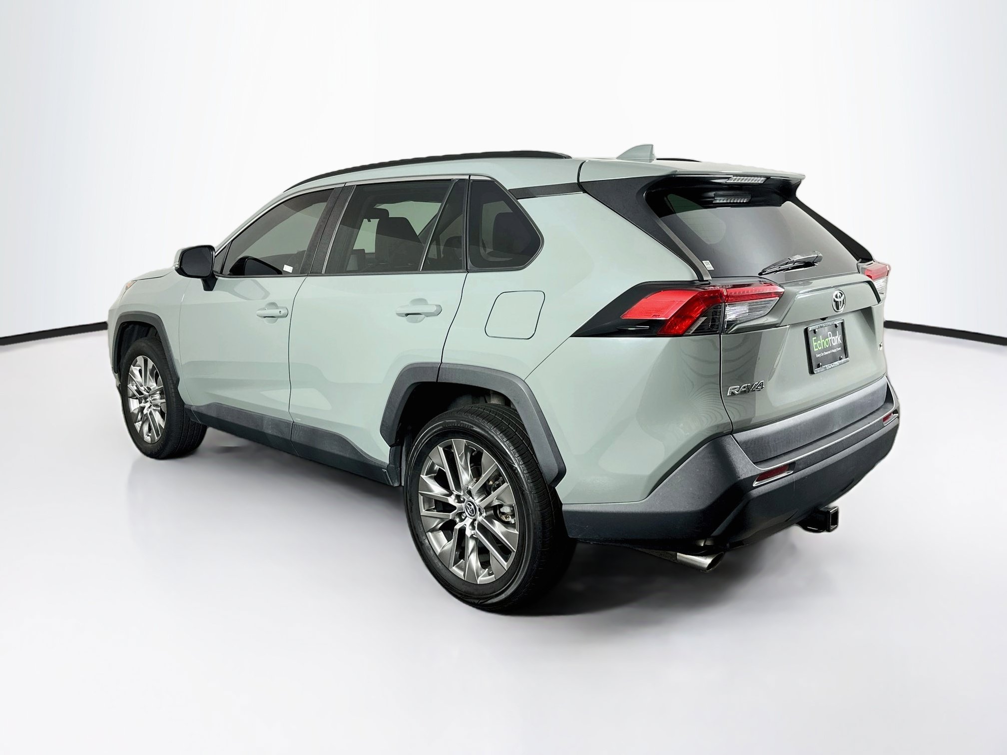Used 2020 Toyota RAV4 XLE Premium FWD image 5