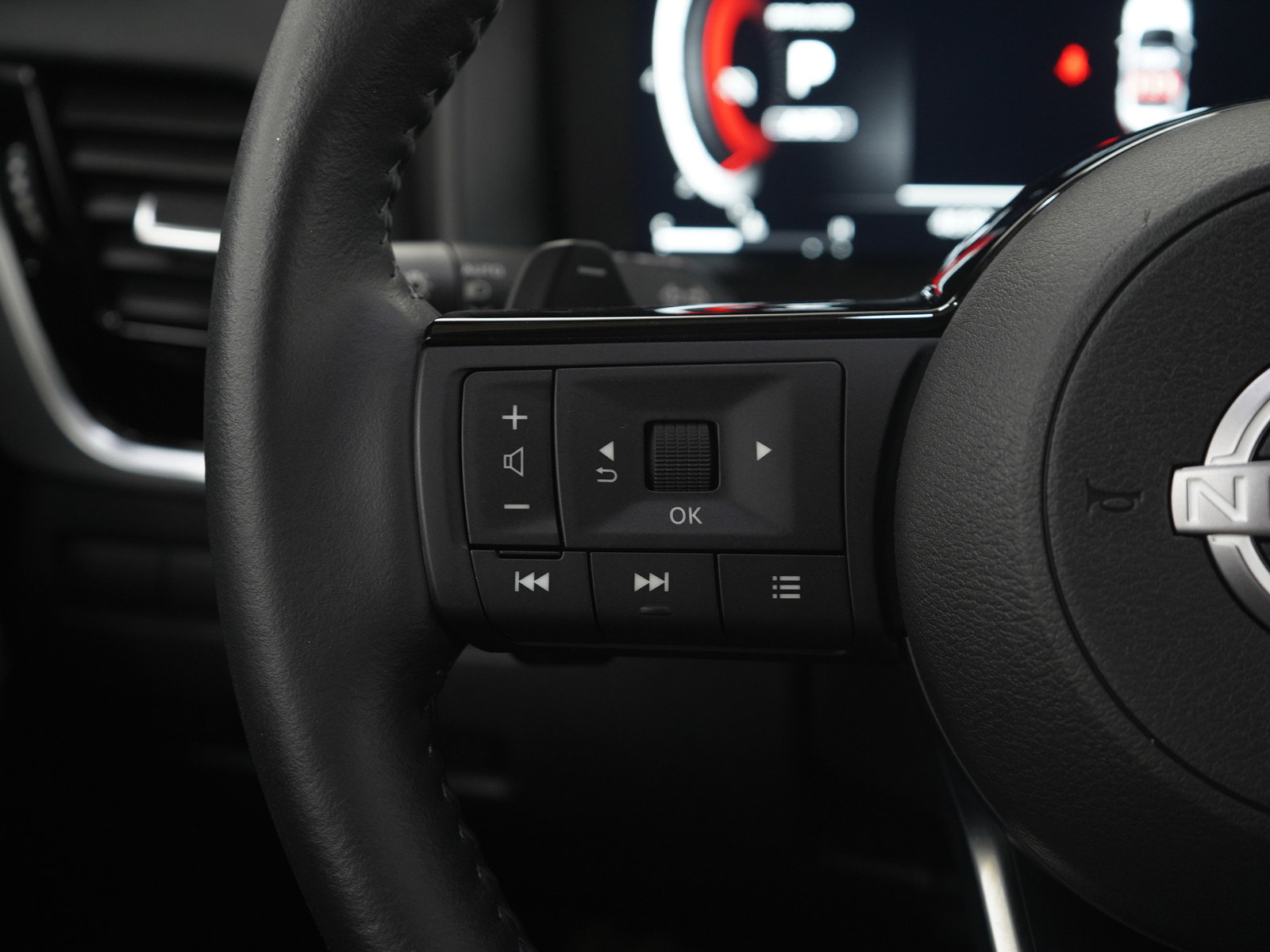 Used 2024 Nissan Rogue SL image 26