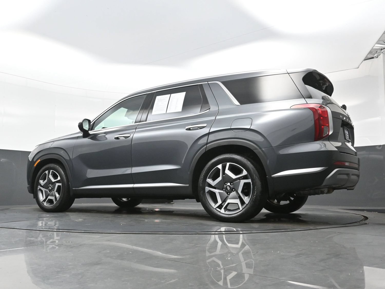 Certified 2023 Hyundai Palisade SEL w/ Winter Package AWD/4WD image 30