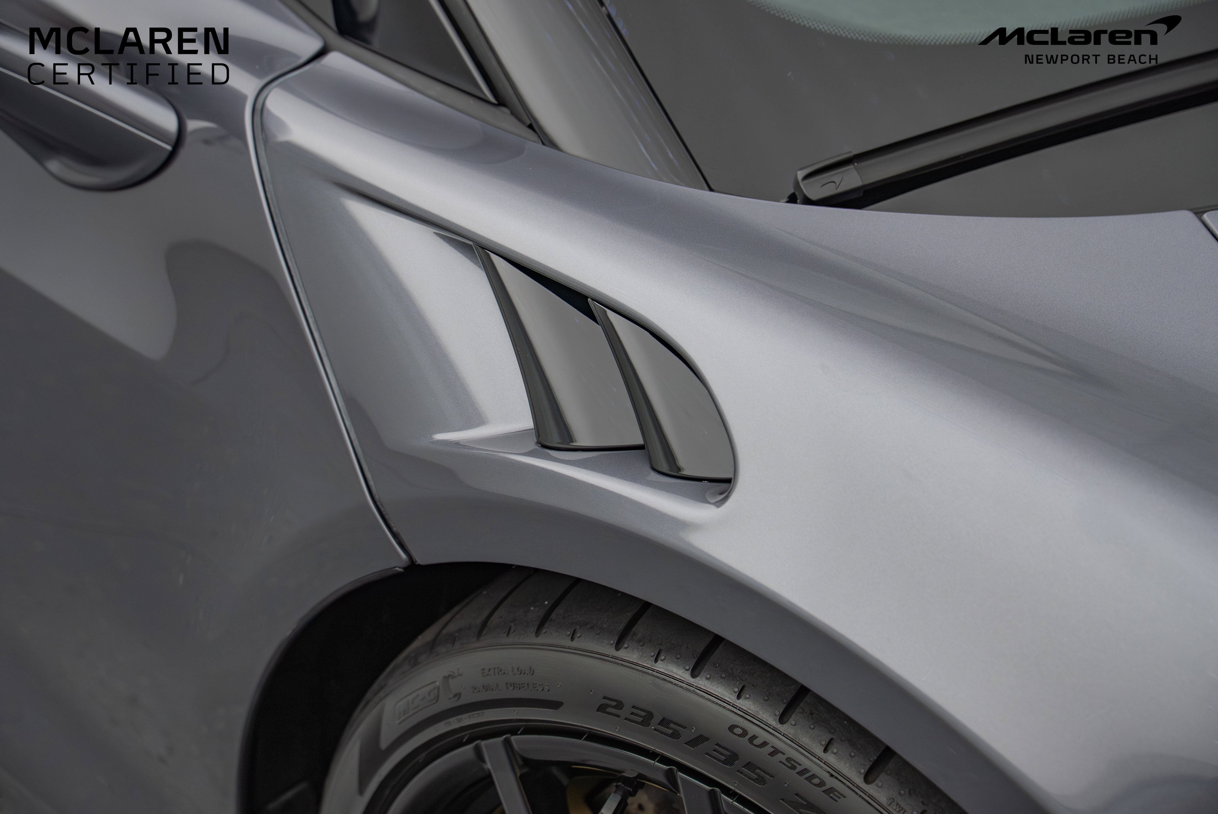 Used 2025 McLaren Artura Spider image 4