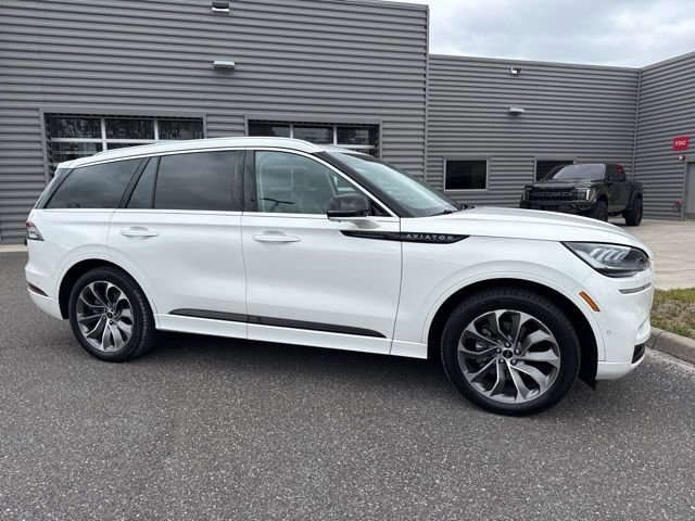 Used 2023 Lincoln Aviator Grand Touring w/ Equipment Group 301A AWD/4WD image 3