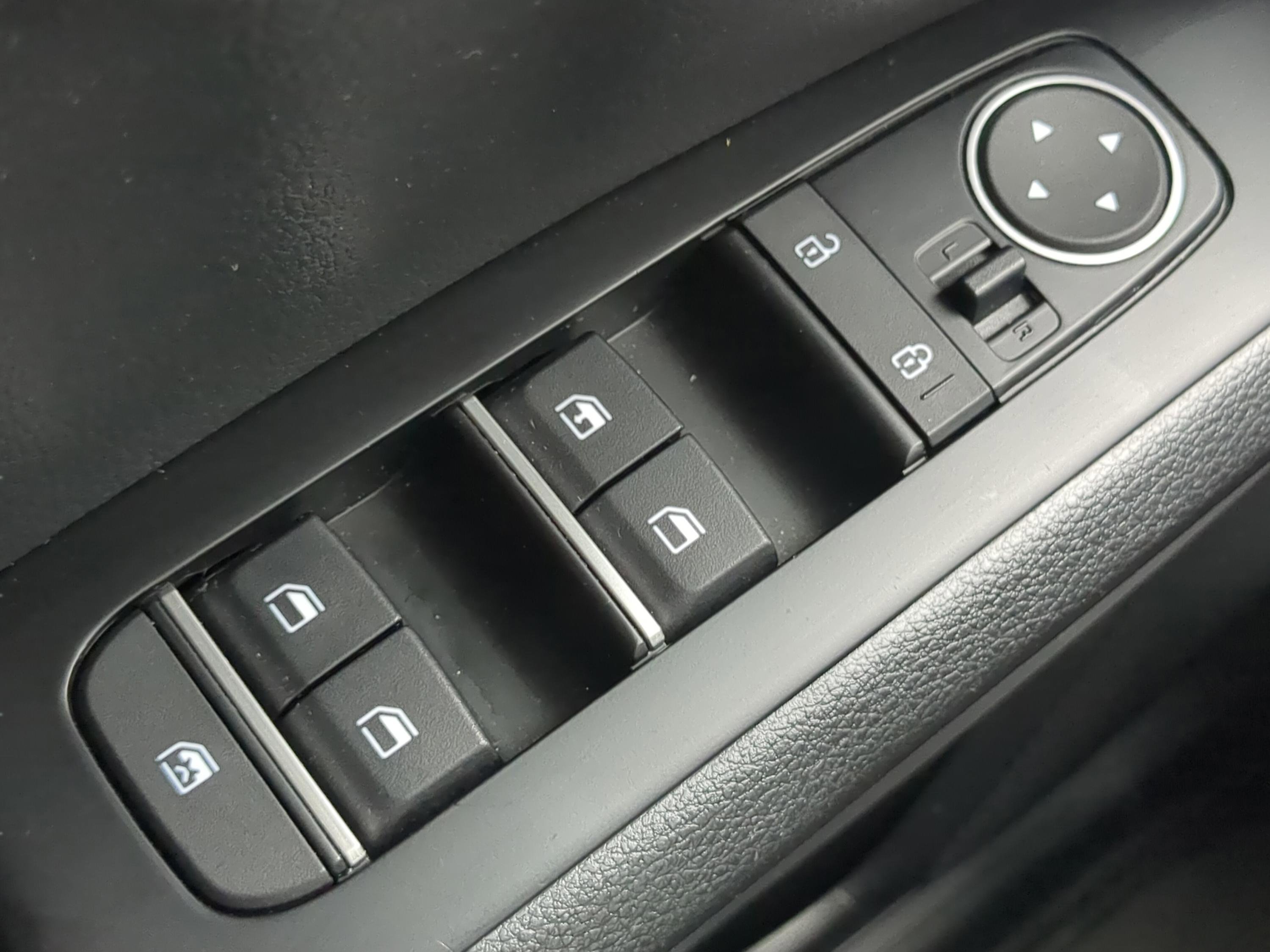 Certified 2023 Kia Soul LX FWD image 17