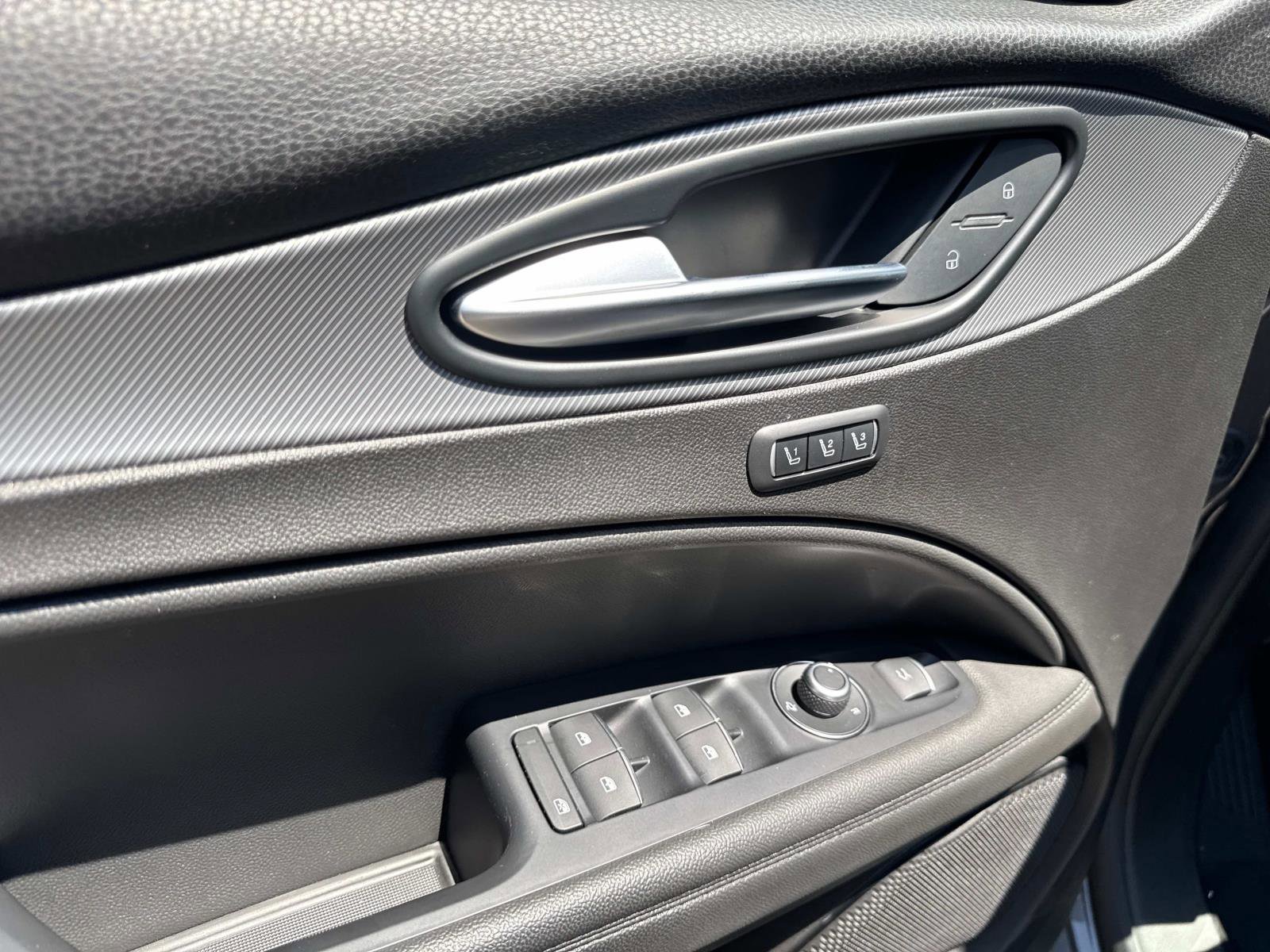 Used 2024 Alfa Romeo Stelvio Ti image 15