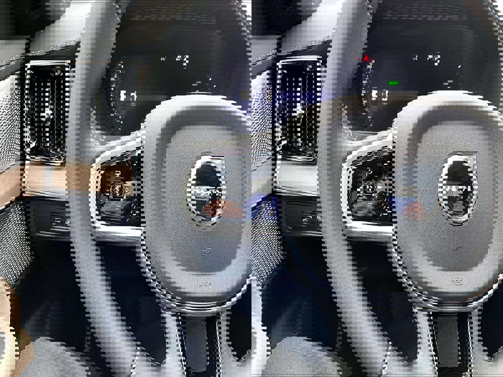 New 2026 Volvo XC90 T8 Ultra w/ Lounge Package image 17