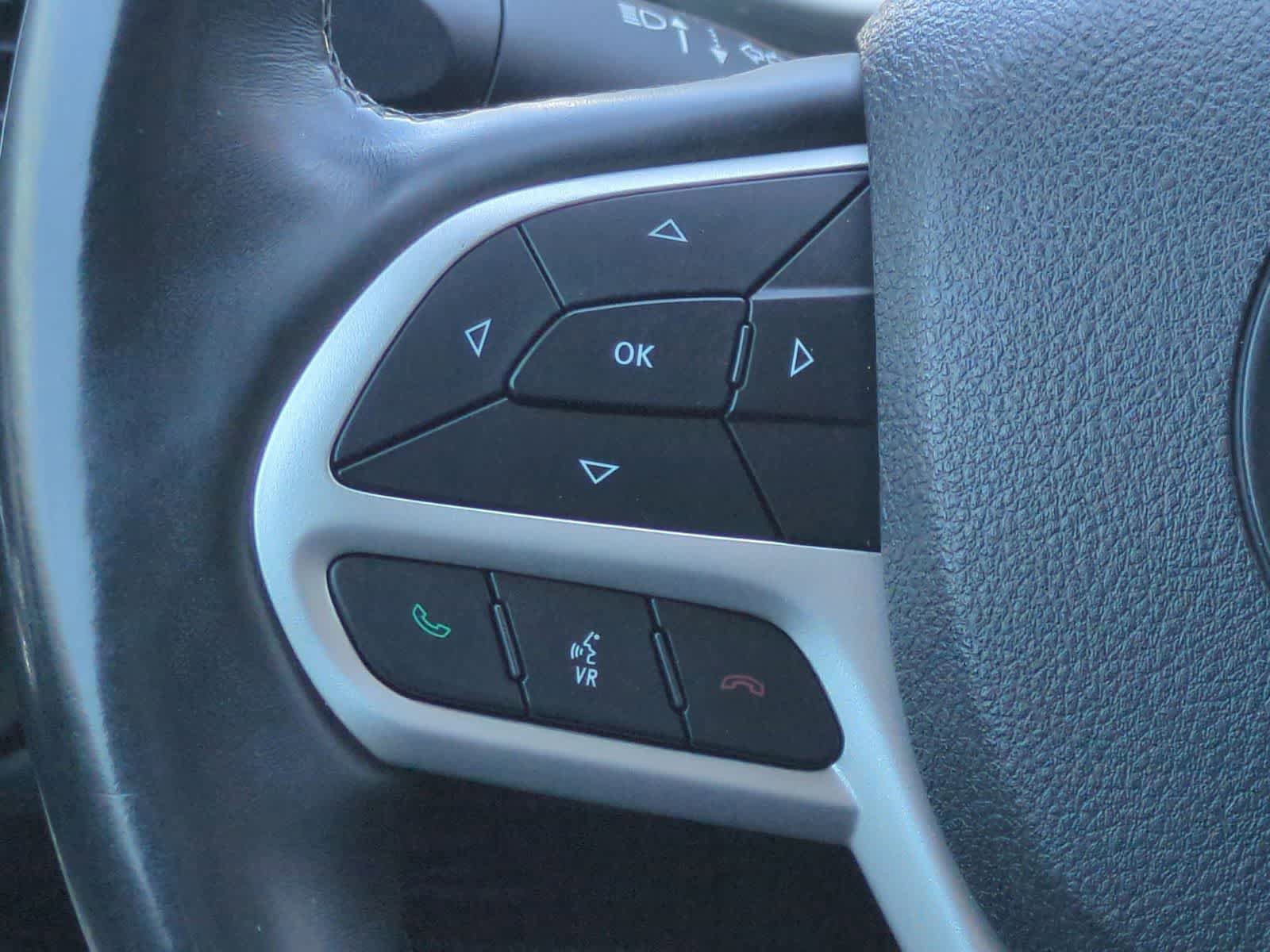 Used 2018 Jeep Cherokee Latitude Plus w/ Cold Weather Group FWD image 23