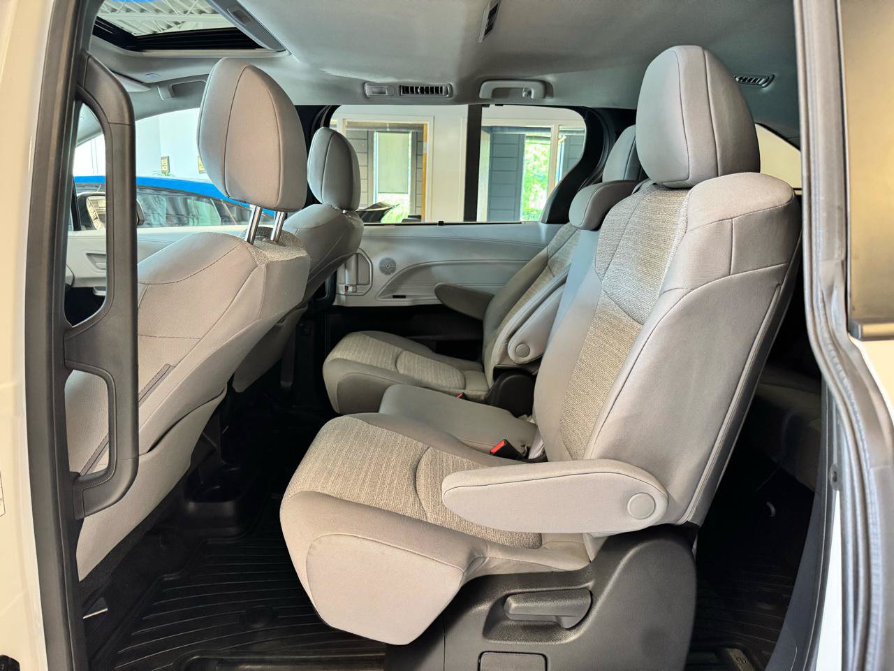 Used 2025 Toyota Sienna LE w/ LE Plus Package AWD/4WD image 20