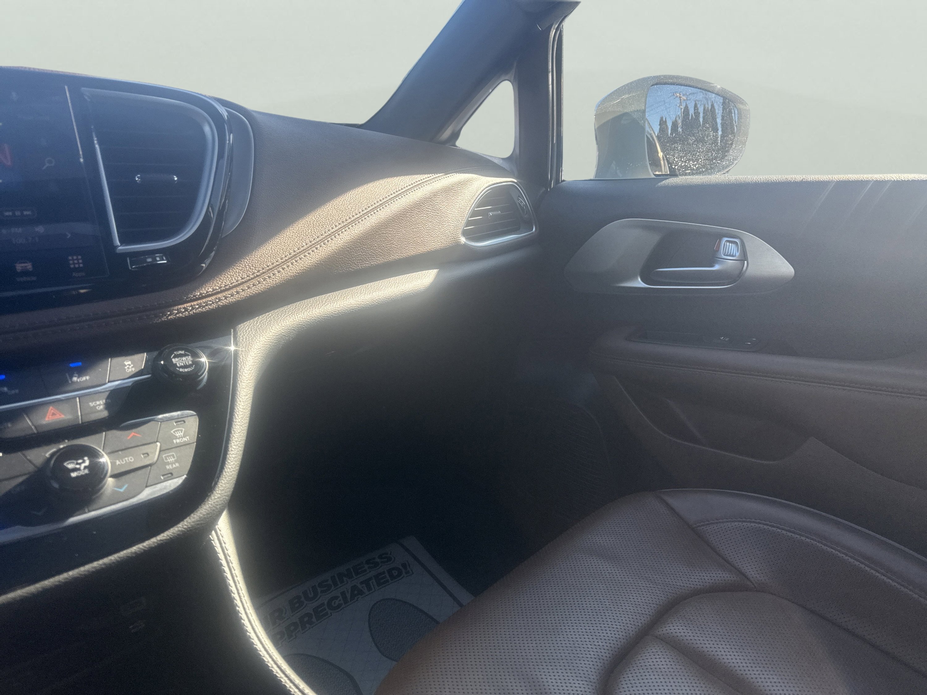 Used 2021 Chrysler Pacifica Limited w/ Uconnect Theater Family Group image 20