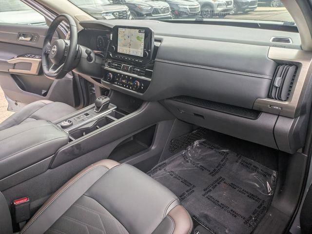 Used 2024 Nissan Pathfinder Platinum image 28