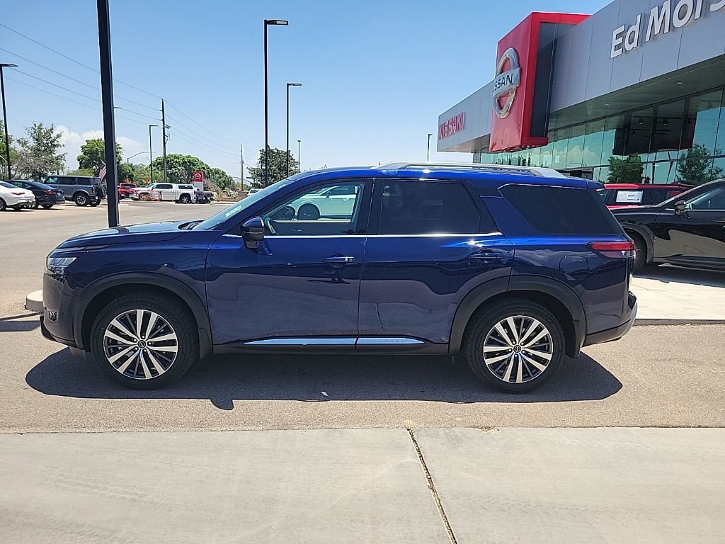Used 2022 Nissan Pathfinder Platinum w/ Cargo Package FWD image 4
