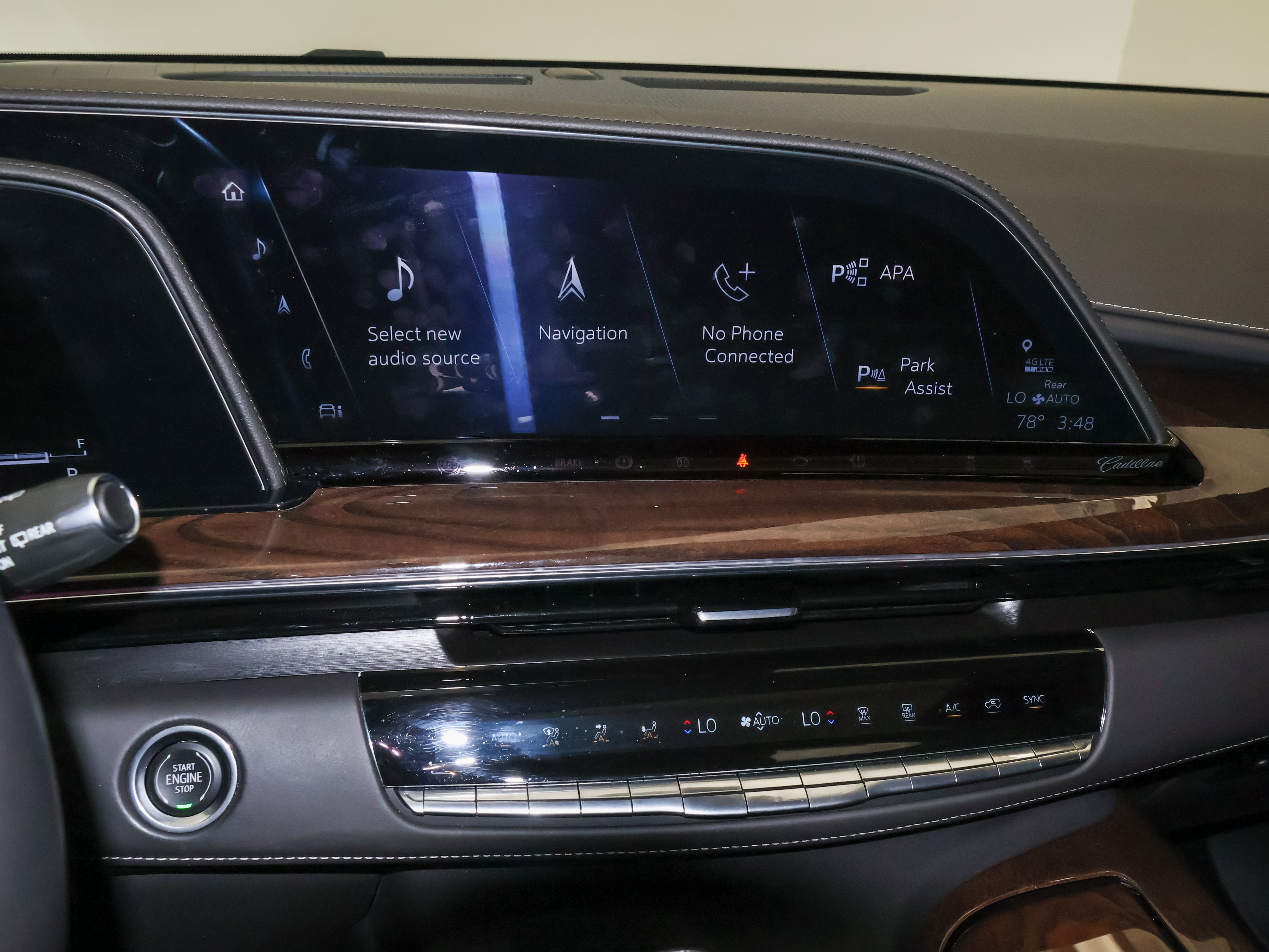 Used 2022 Cadillac Escalade Sport Platinum w/ LPO, ONYX Package AWD/4WD image 29