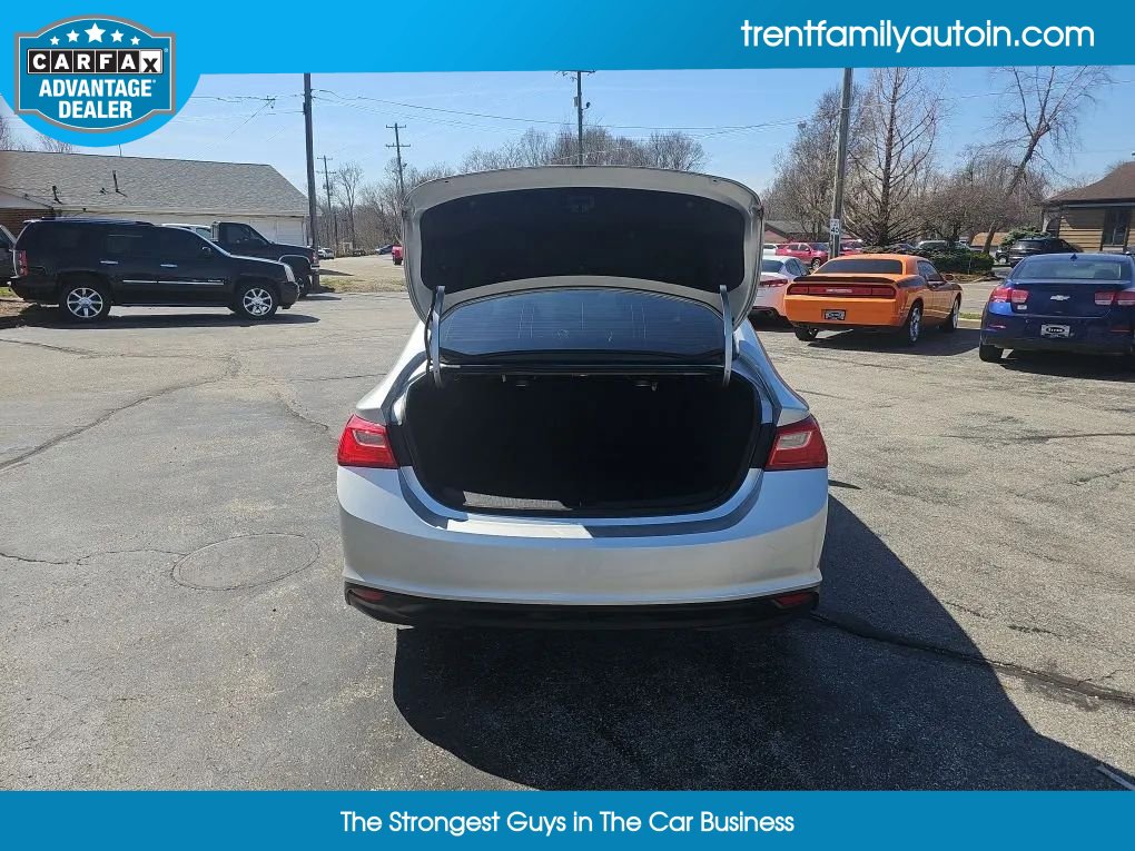 Used 2017 Chevrolet Malibu LT w/ Leather Package image 12