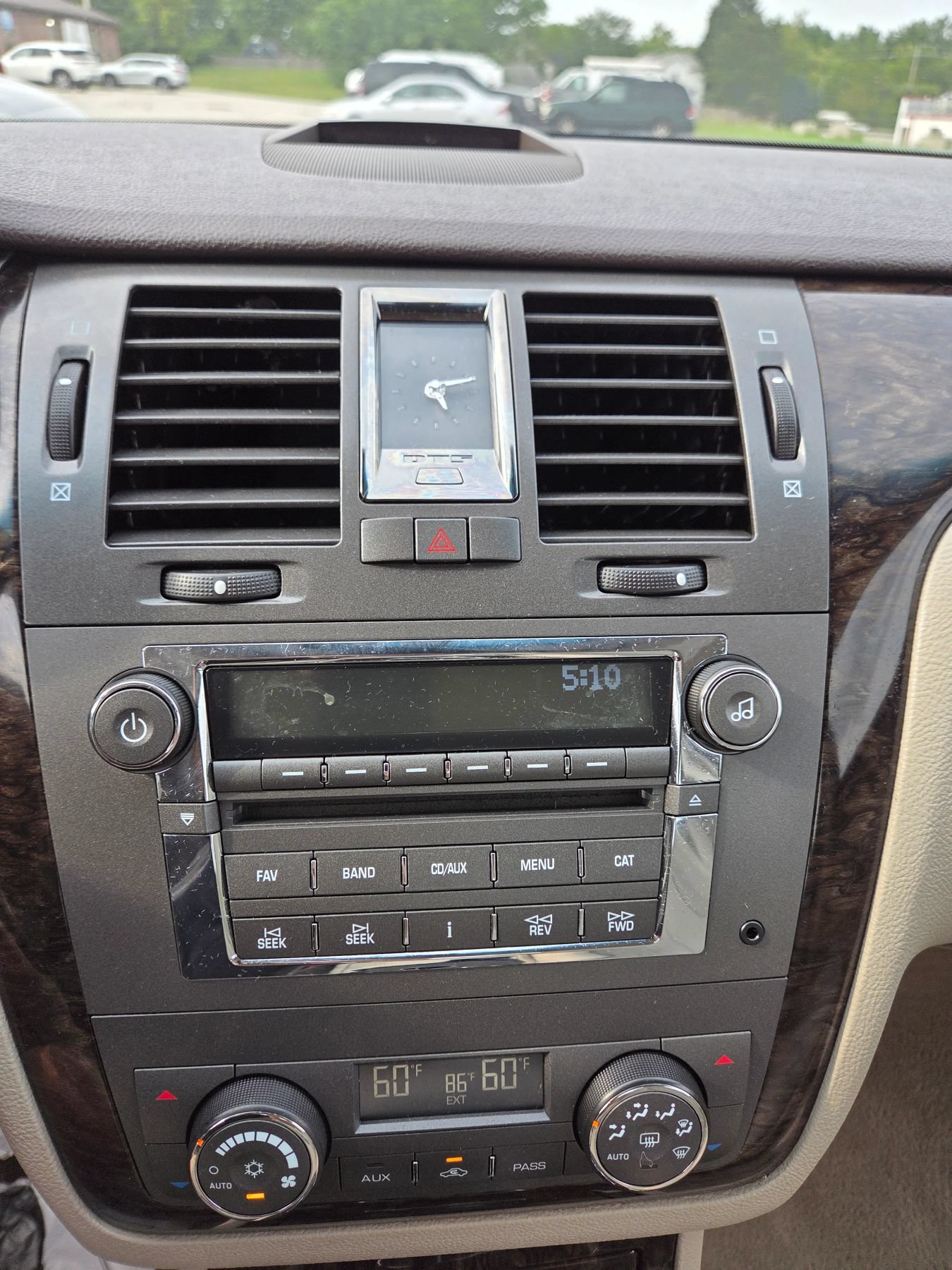 Used 2011 Cadillac DTS Luxury FWD image 25