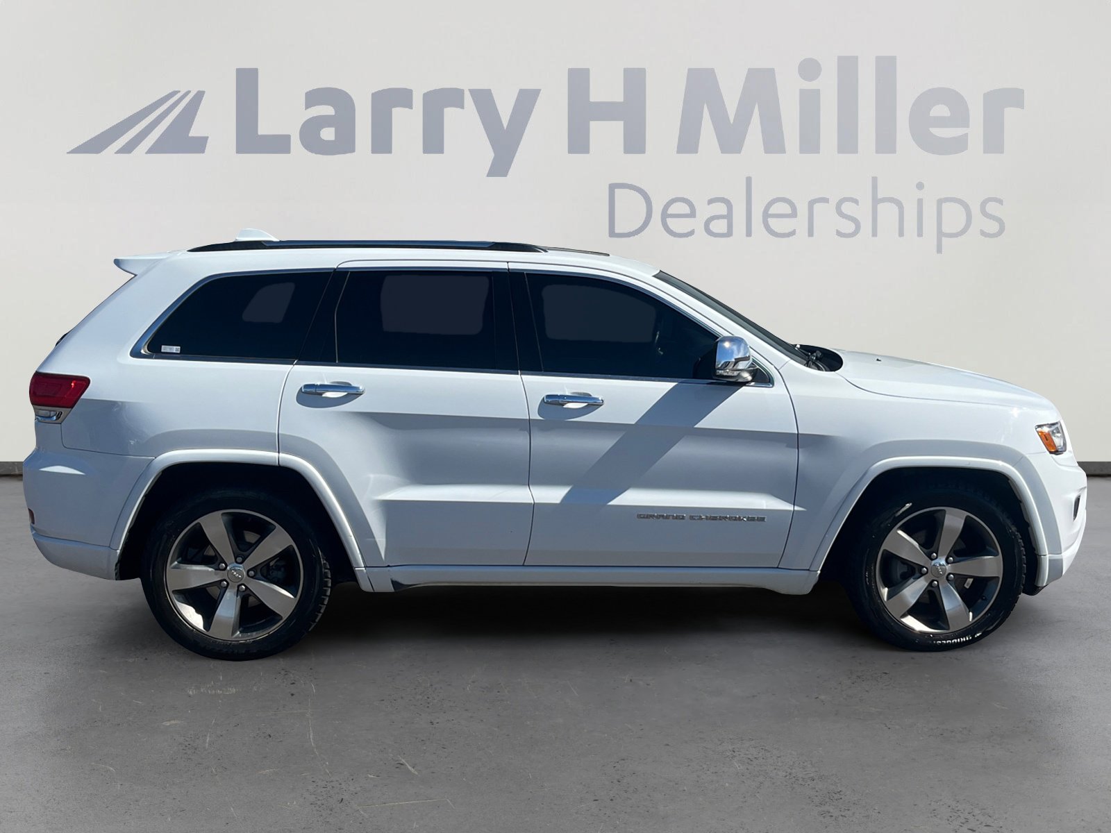 Used 2016 Jeep Grand Cherokee Overland w/ Advanced Technology Group image 6