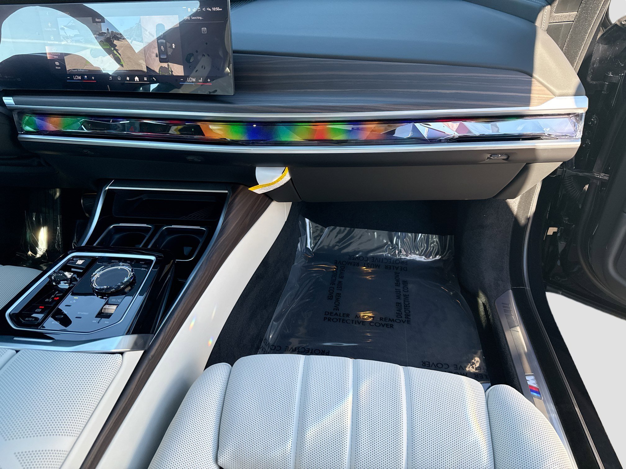 New 2026 BMW 750e xDrive image 18