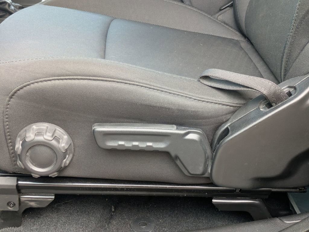 Used 2023 Jeep Wrangler Sport S image 16