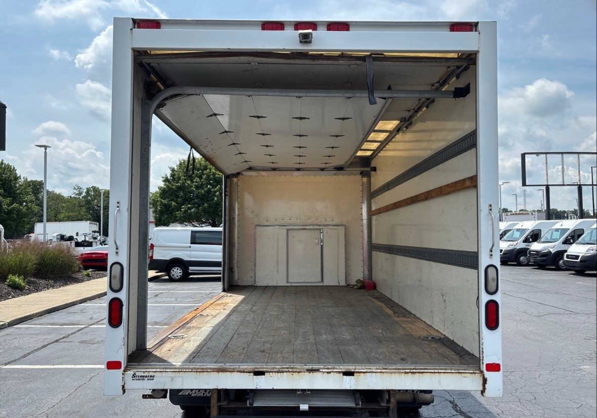 Used 2016 Ford E-450 and Econoline 450 Super Duty w/ Exterior Upgrade Package RWD image 17