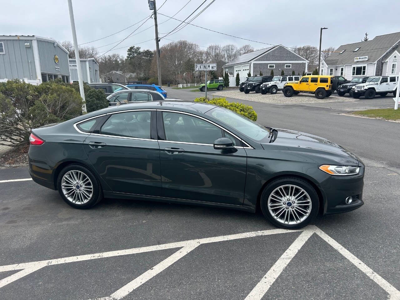 Used 2016 Ford Fusion SE w/ Equipment Group 202A FWD image 5