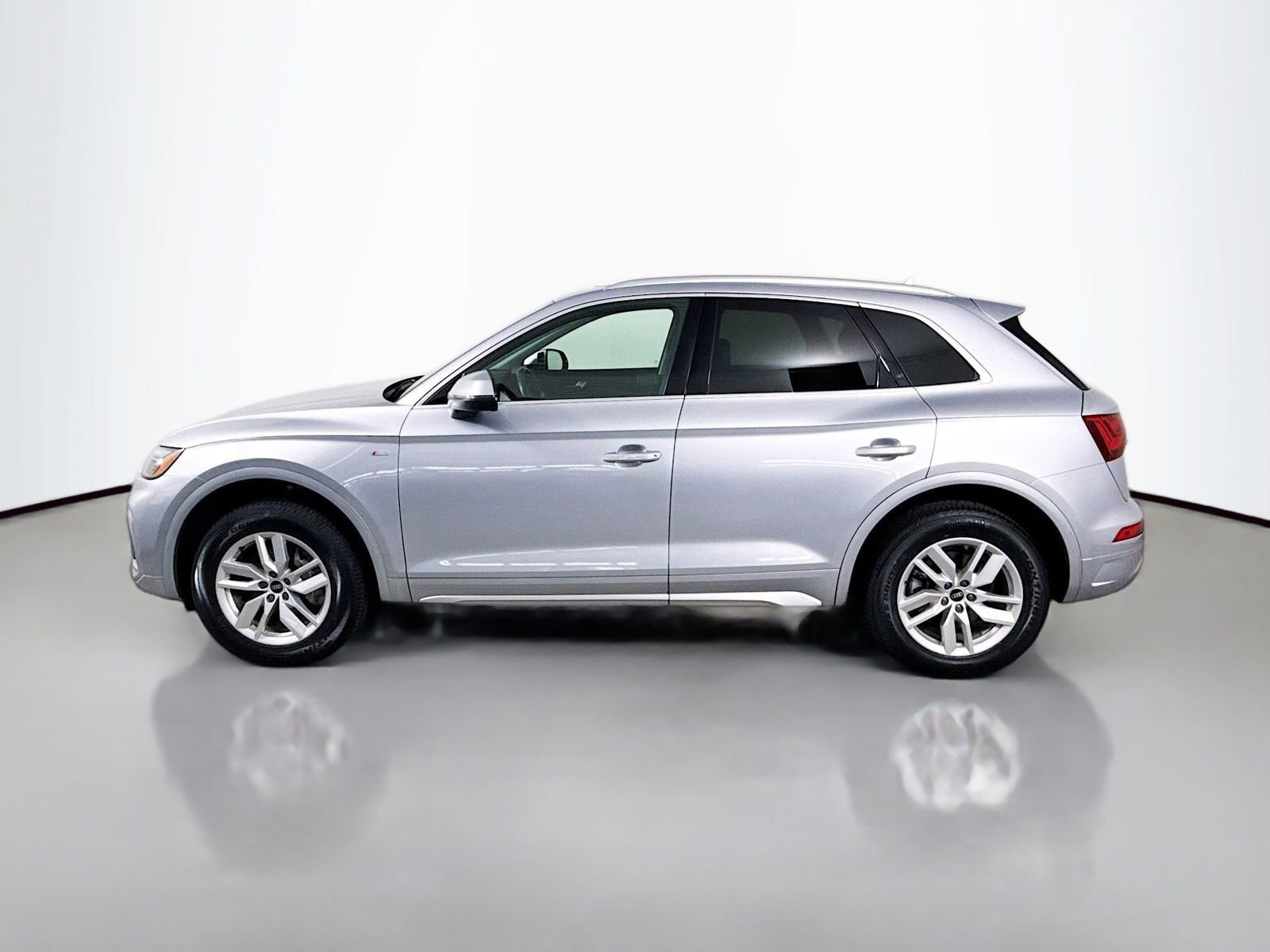 Certified 2023 Audi Q5 2.0T Premium w/ Convenience Package AWD/4WD image 2