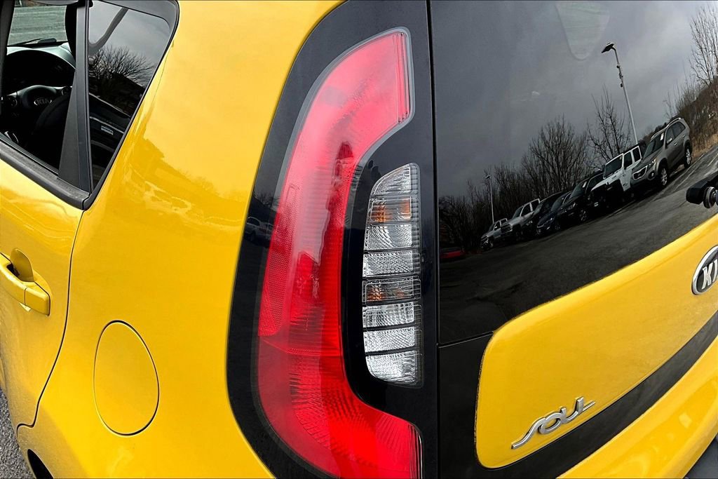 Used 2015 Kia Soul + FWD image 19