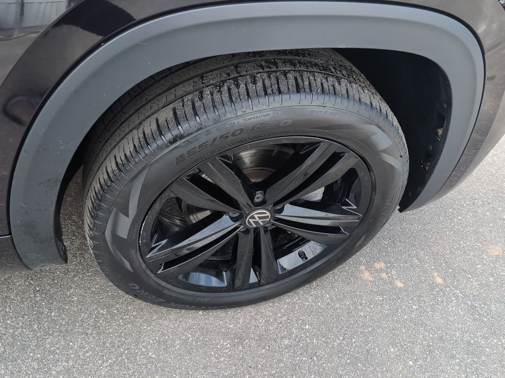 Used 2023 Volkswagen Atlas SEL R-Line image 9