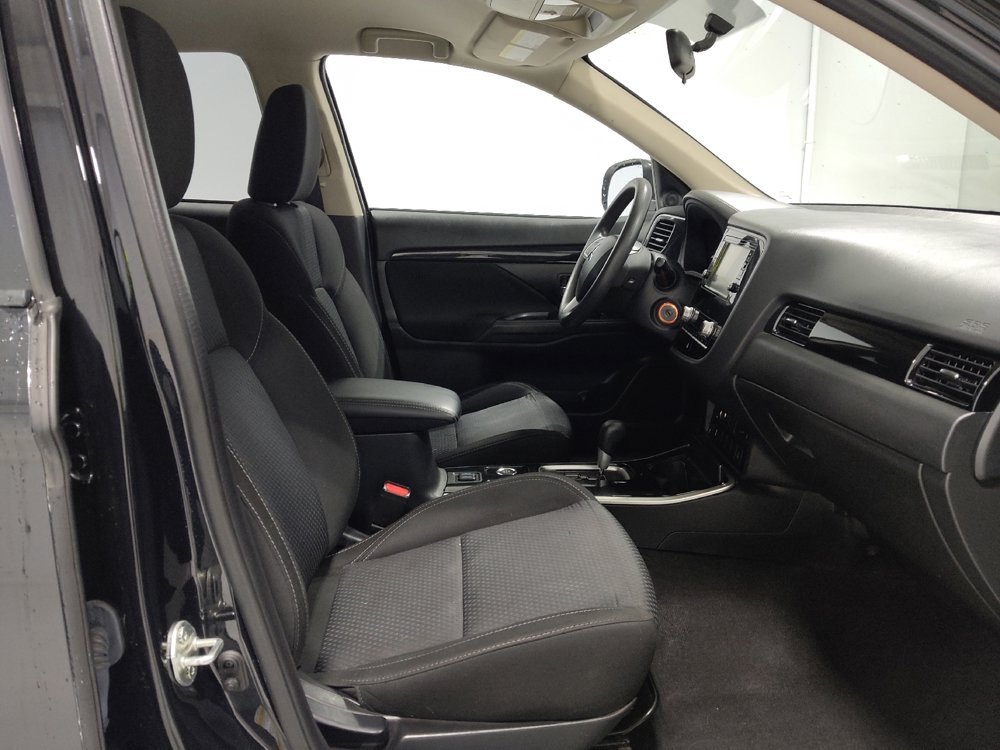 Used 2020 Mitsubishi Outlander ES image 21