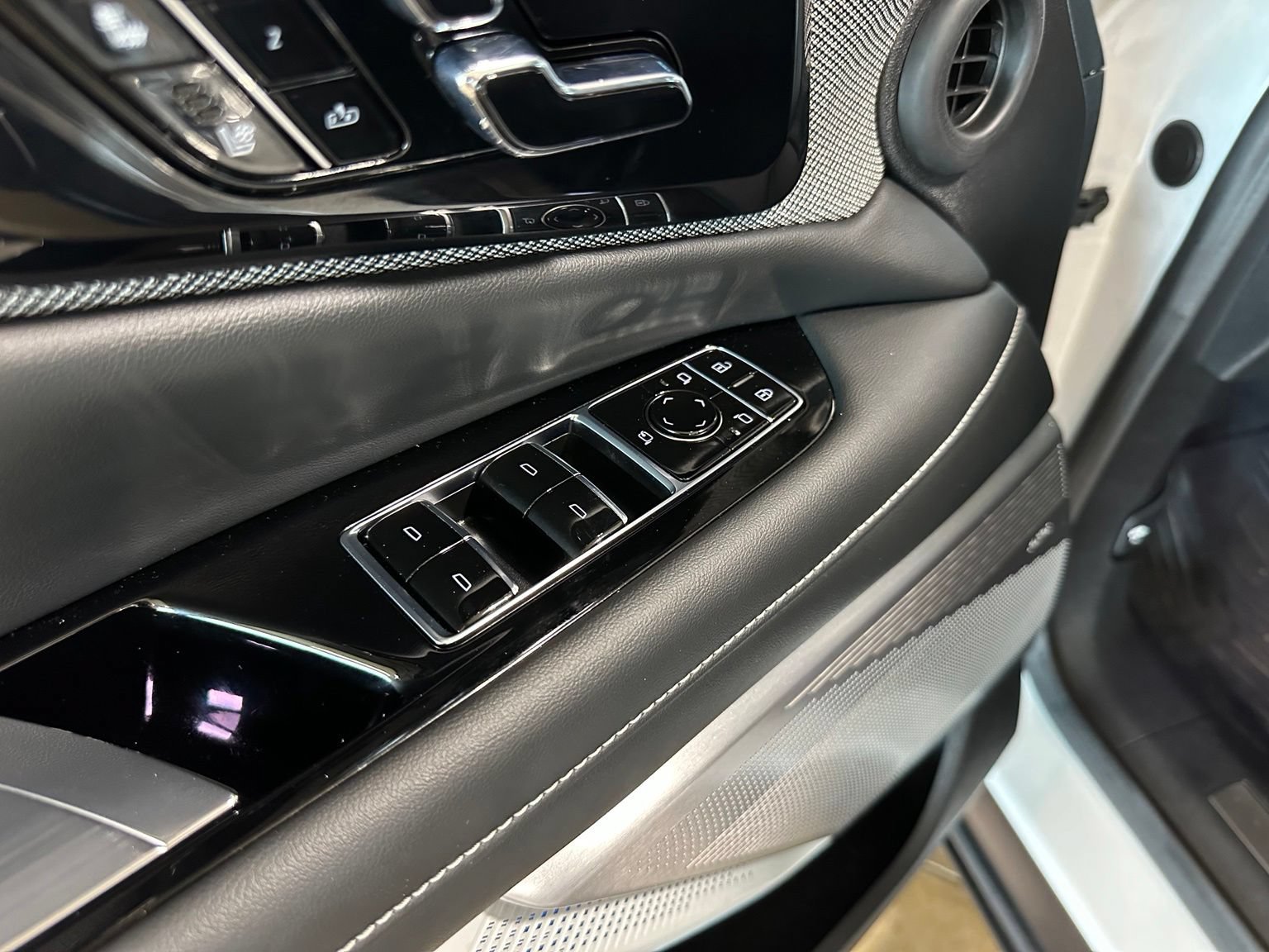Used 2025 Cadillac Optiq Luxury 2 w/ LPO, Floor Liner Package AWD/4WD image 12