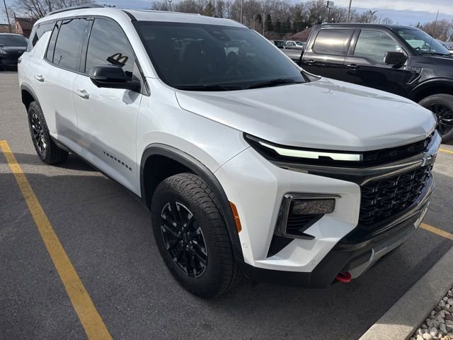 Used 2025 Chevrolet Traverse Z71 w/ Enhanced Driving Package image 12