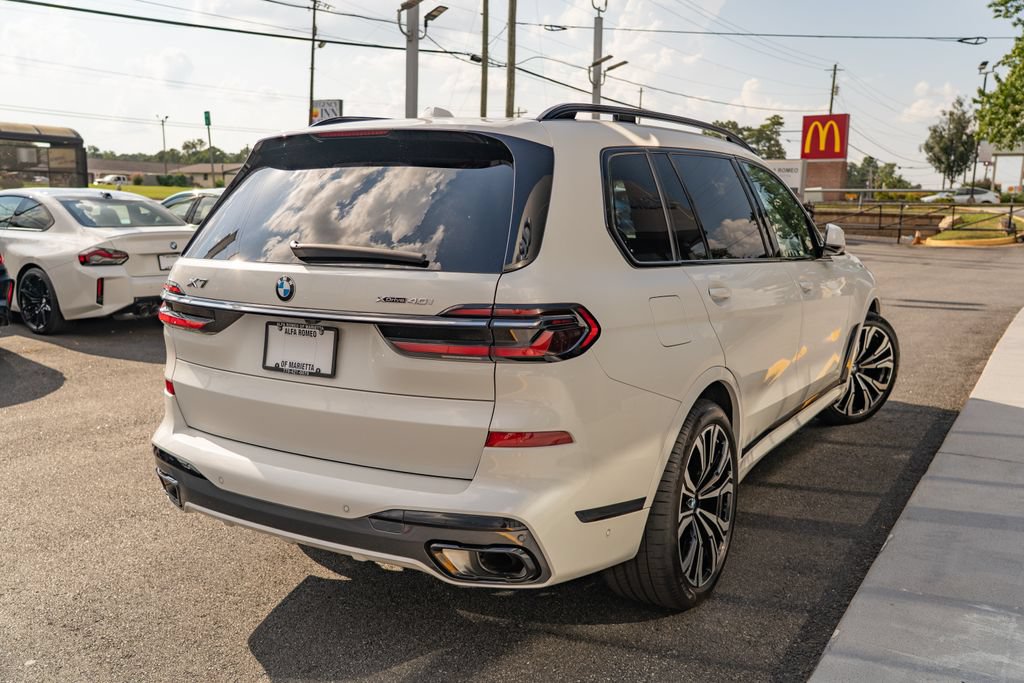 Used 2023 BMW X7 xDrive40i w/ M Sport Package AWD/4WD image 8