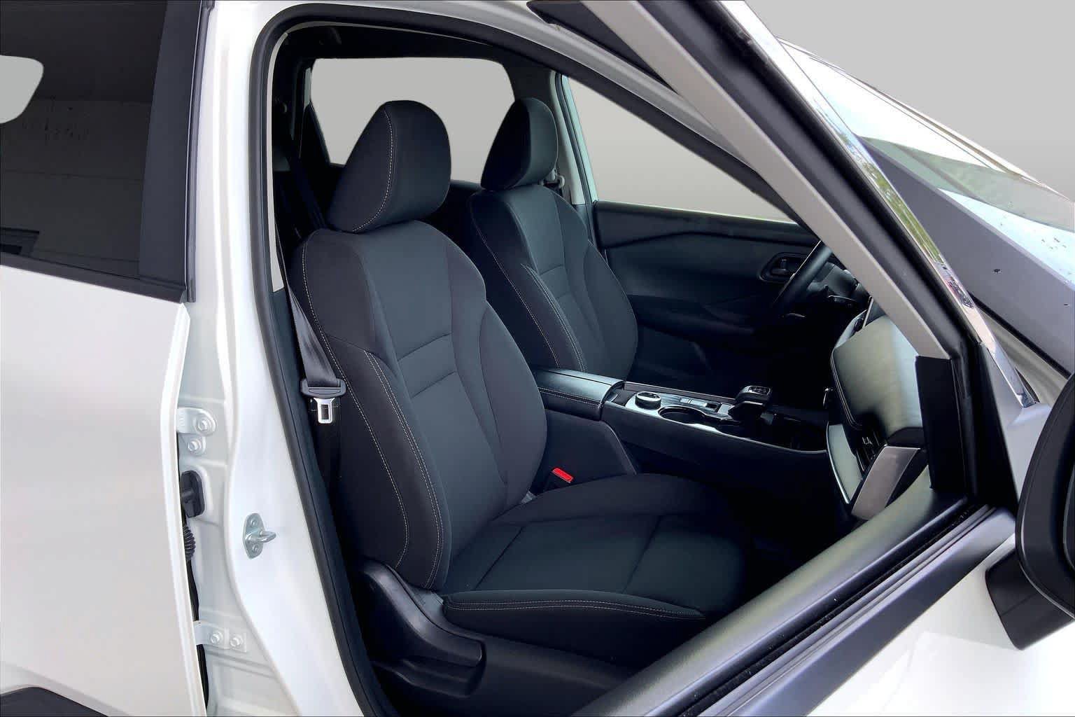 Used 2024 Nissan Rogue S AWD/4WD image 9