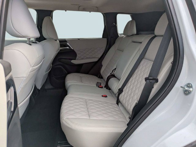 Used 2024 Mitsubishi Outlander SEL FWD image 15
