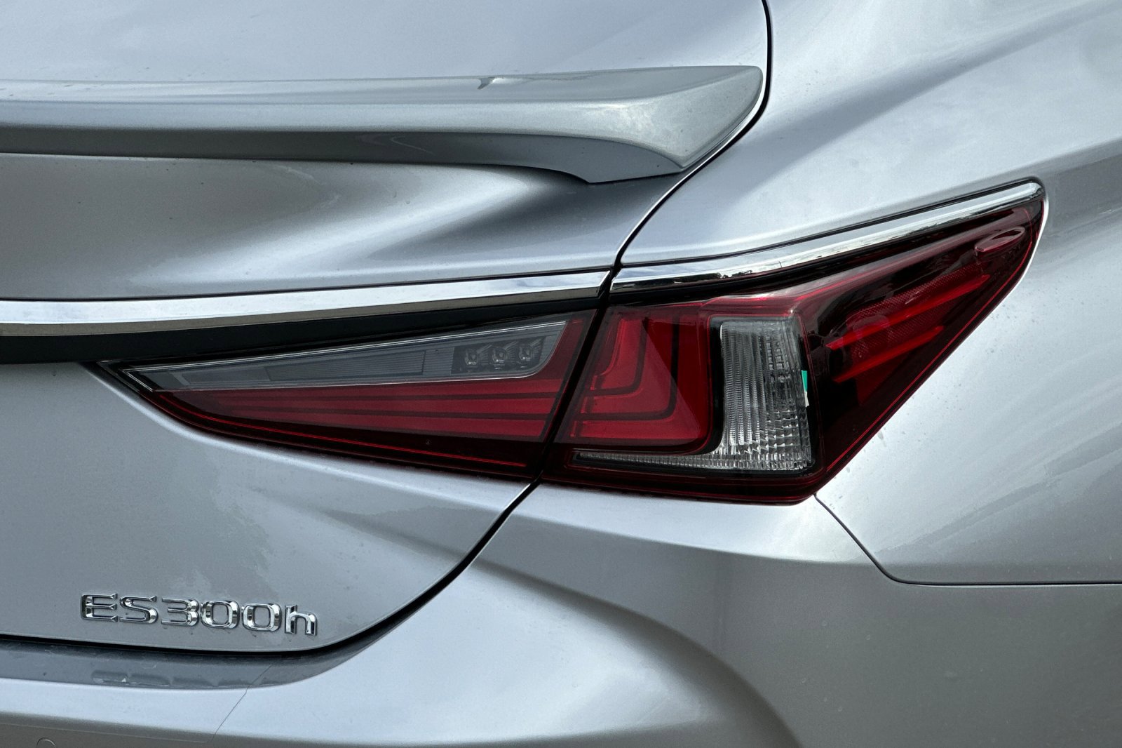 New 2025 Lexus ES 300h w/ Premium Package image 25