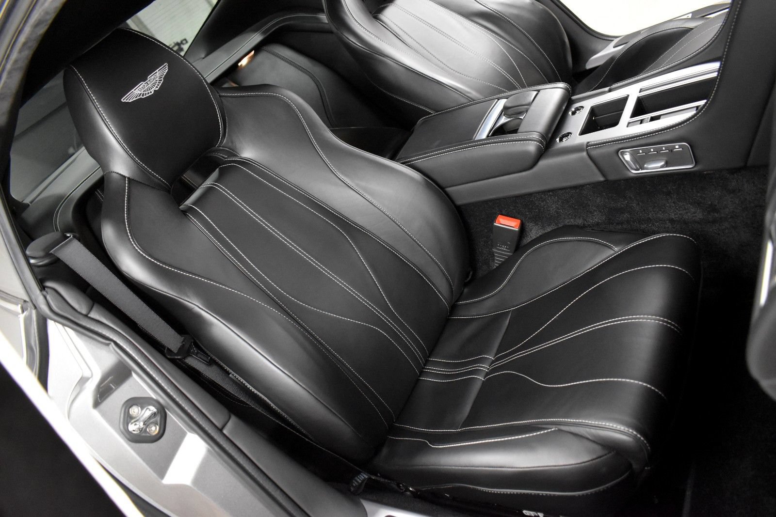 Used 2014 Aston Martin DB9 Coupe RWD image 23