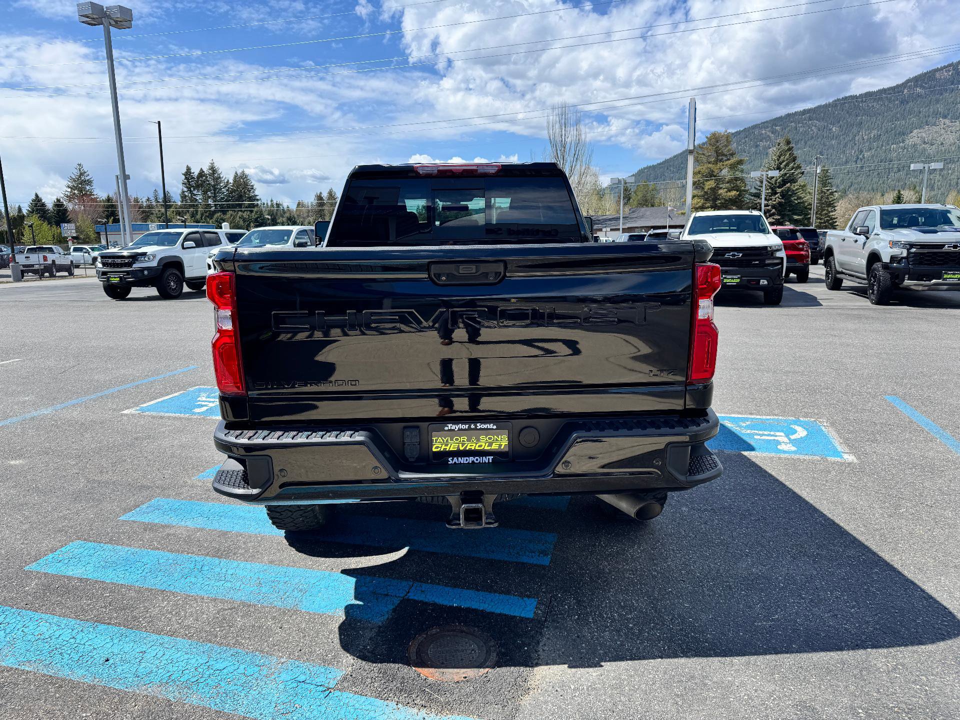 Used 2022 Chevrolet Silverado 2500 LTZ w/ LTZ Plus Package AWD/4WD image 6
