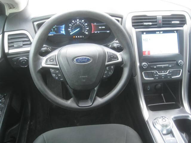 Used 2018 Ford Fusion SE w/ Fusion SE Technology Package image 13