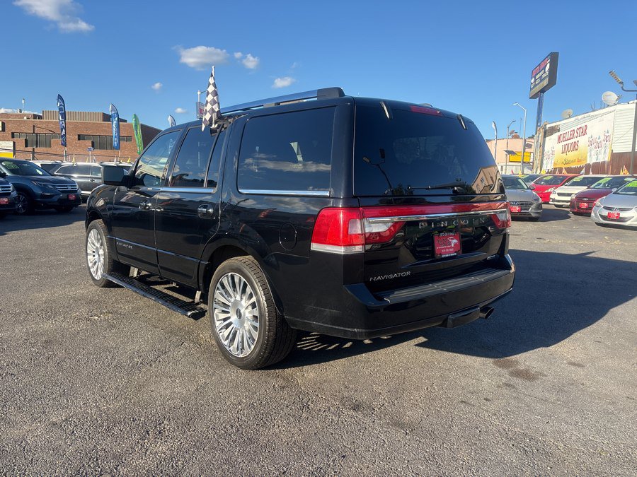 Used 2016 Lincoln Navigator Reserve AWD/4WD image 4