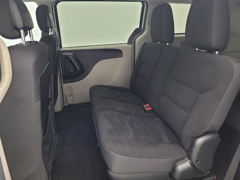 Used 2018 Dodge Grand Caravan SE w/ UConnect Hands-Free Group image 18