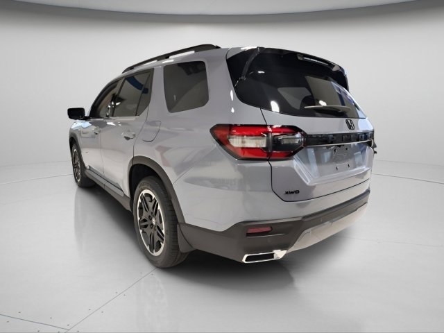 New 2026 Honda Pilot Touring image 3