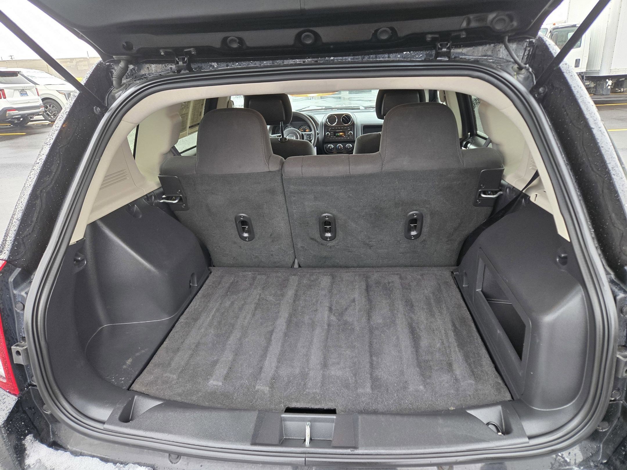 Used 2018 Jeep Compass Latitude w/ Popular Equipment Group image 19