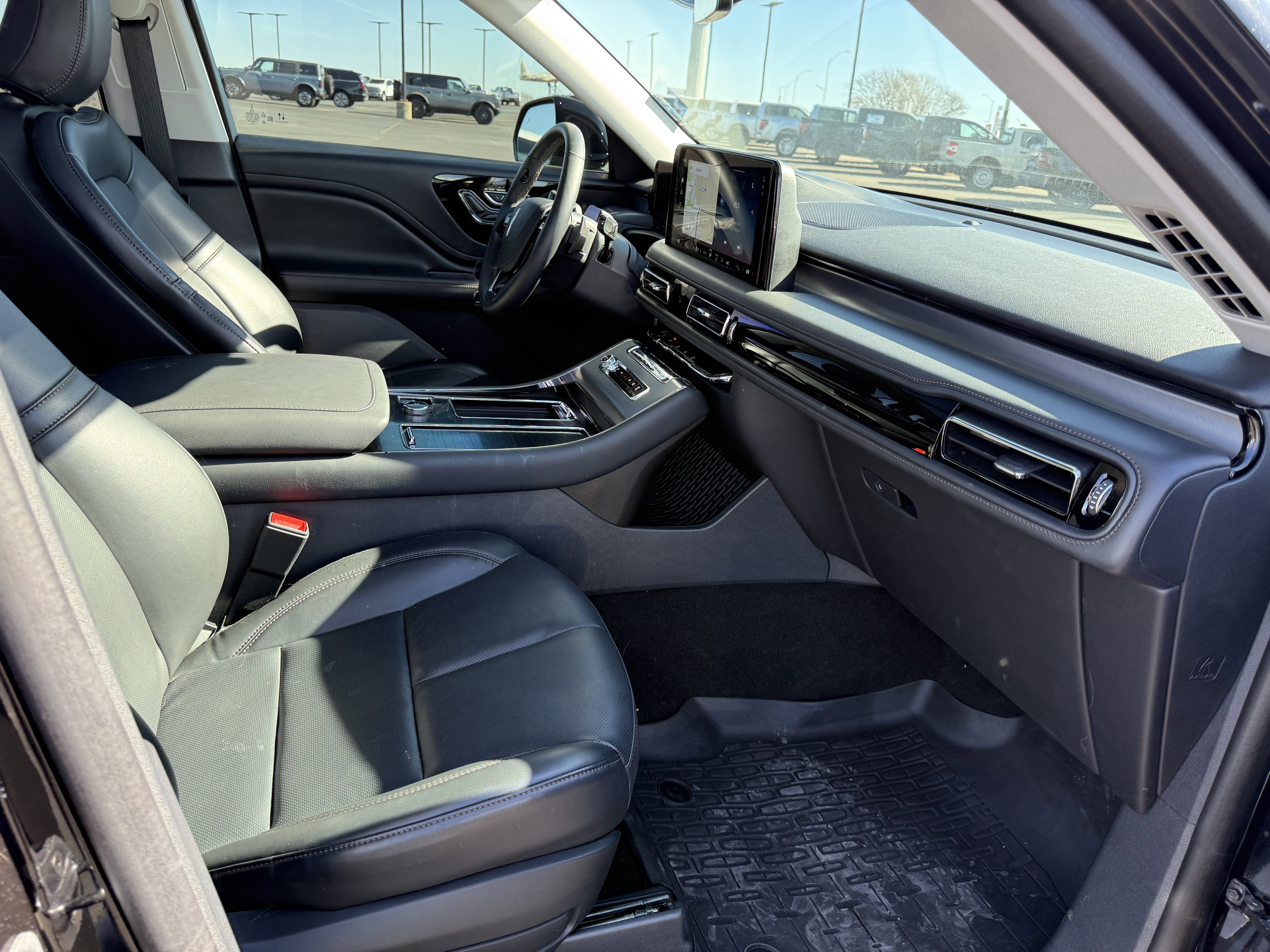 Used 2025 Lincoln Aviator AWD image 10