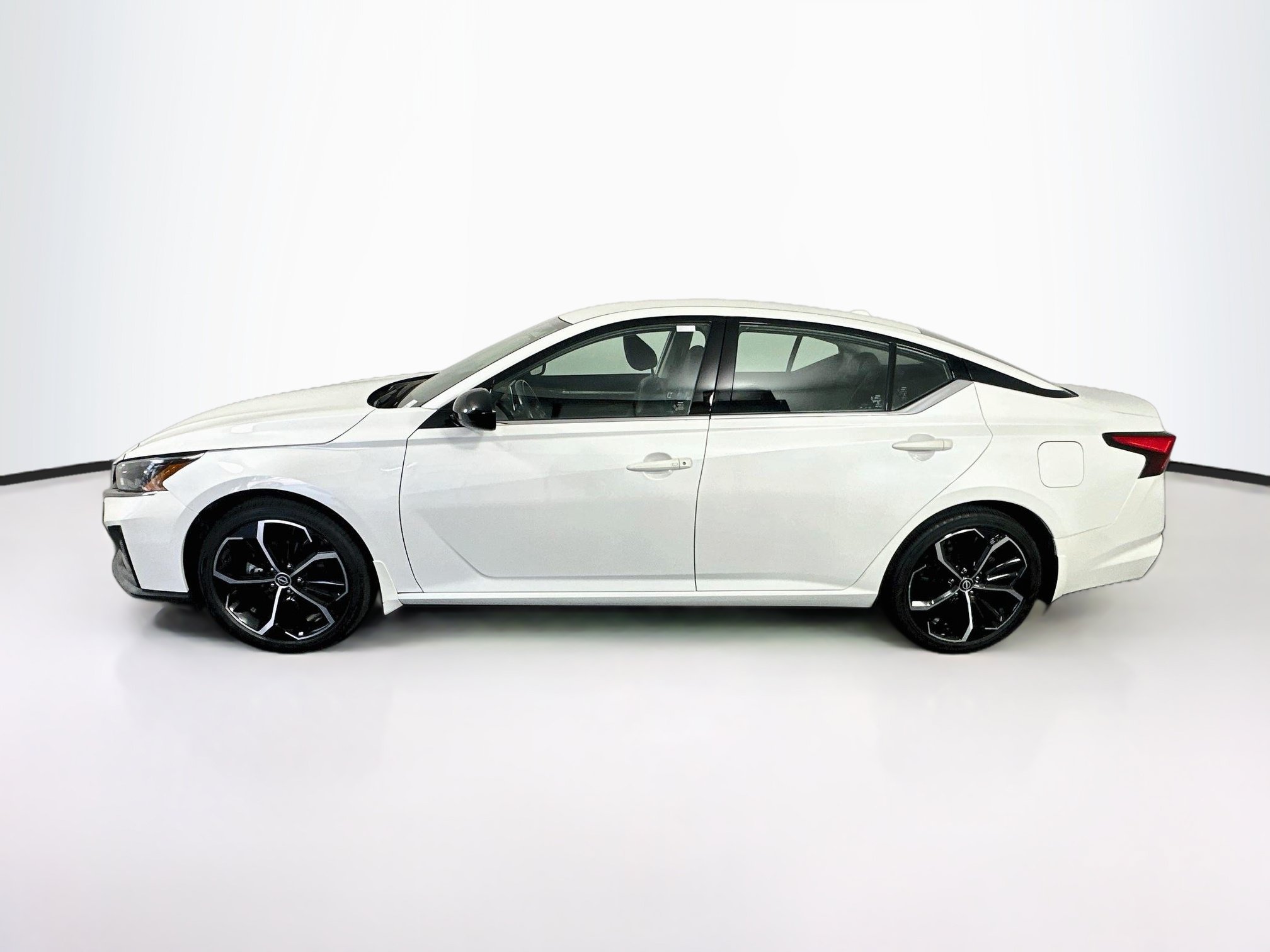 Used 2023 Nissan Altima 2.5 SR FWD image 4