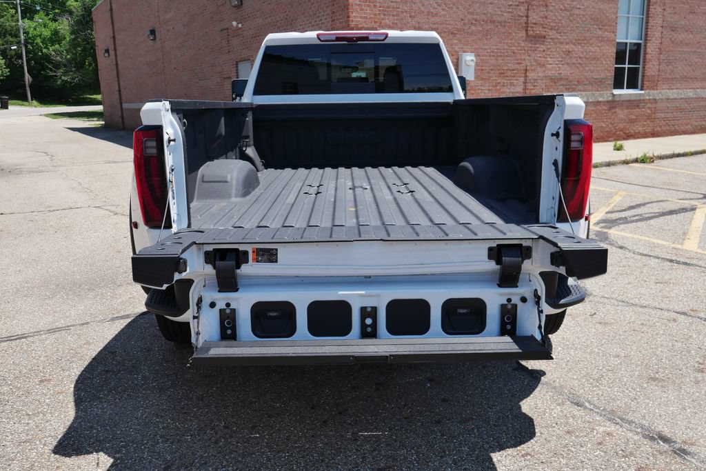 Used 2026 GMC Sierra 3500 Denali w/ Denali Reserve Package AWD/4WD image 9