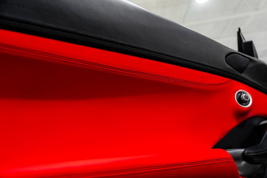 Used 2020 Ferrari Portofino RWD image 32