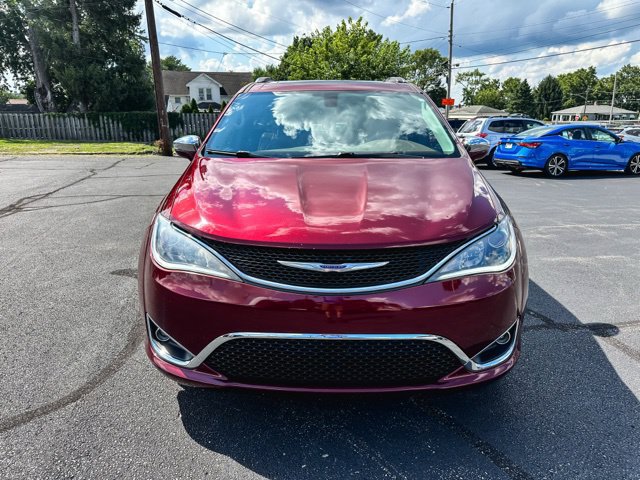 Used 2019 Chrysler Pacifica Limited w/ Tire & Wheel Group FWD image 2